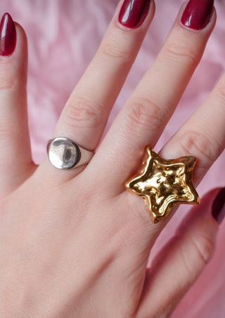 Flowy Star Ring