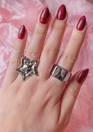 Flowy Star Ring