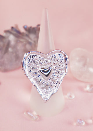 Flowy Heart Ring
