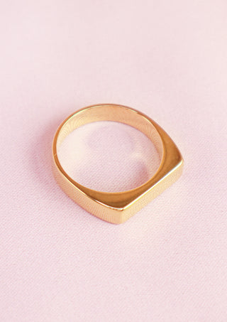 Slim Signet Ring Gold