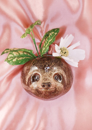 Small sloth wallvase
