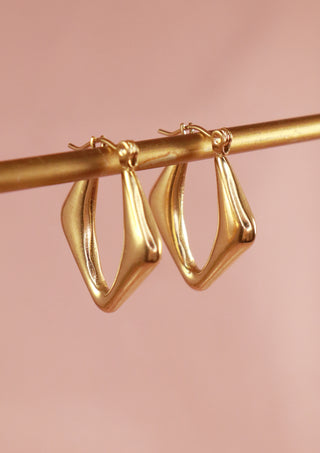 Soft Triangle Hoops Gold