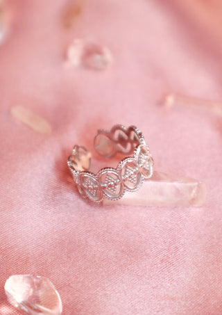 Delicate and Decorative Ring Silver