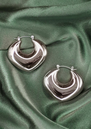 Grand Luster Hoops