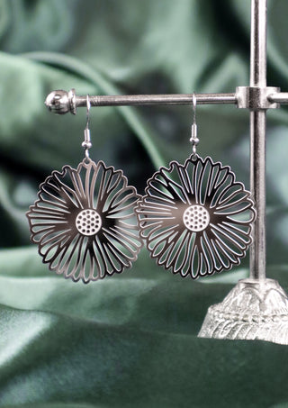 Silver Daisy Earrings