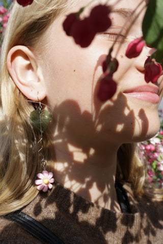 Blooming pink daisies earrings (limited edition)