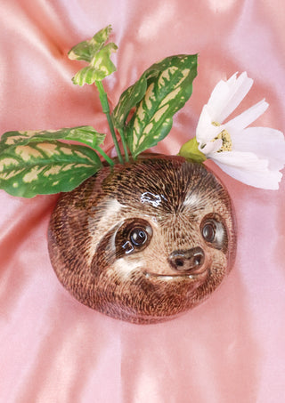 Small sloth wallvase